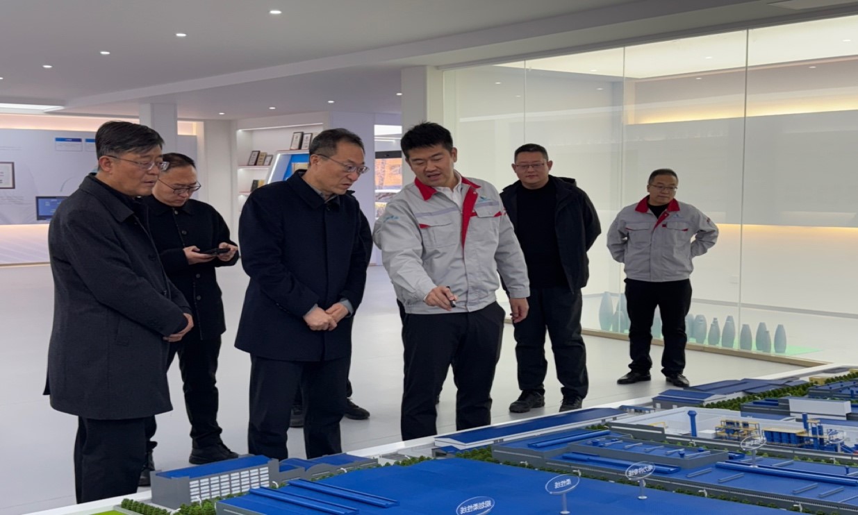 臨汾經(jīng)濟開發(fā)區(qū)黨工委書記、管委會主任白建成一行深入華翔圣德曼新能源汽車零部件產(chǎn)業(yè)園調(diào)研